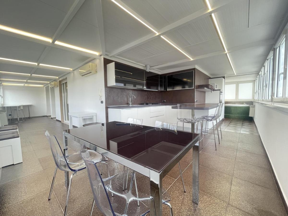 Cconforthotels Appartamento Skyline Барі Екстер'єр фото