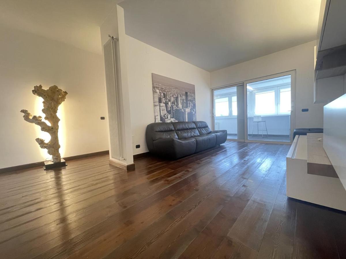 Cconforthotels Appartamento Skyline Барі Екстер'єр фото