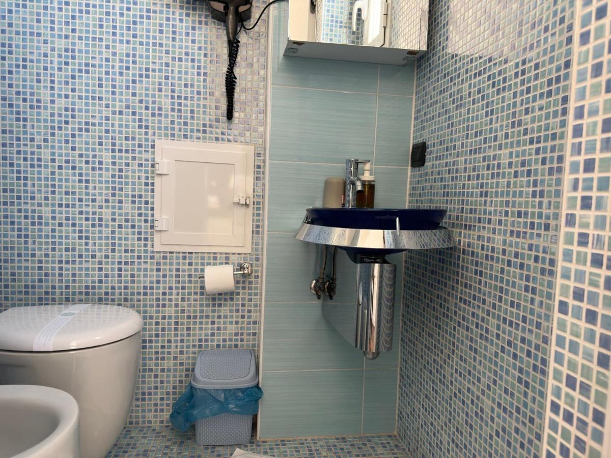 Cconforthotels Appartamento Skyline Барі Екстер'єр фото