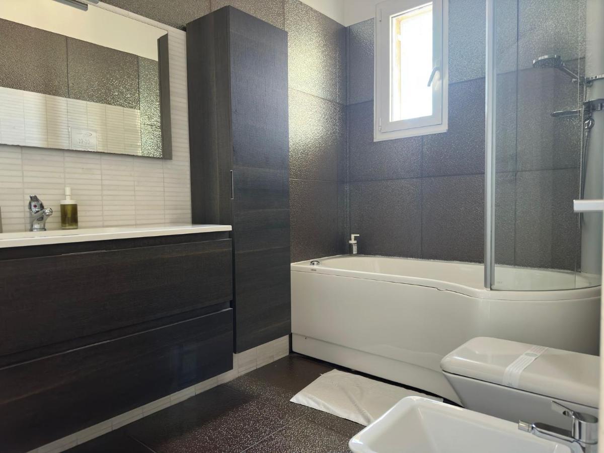Cconforthotels Appartamento Skyline Барі Екстер'єр фото